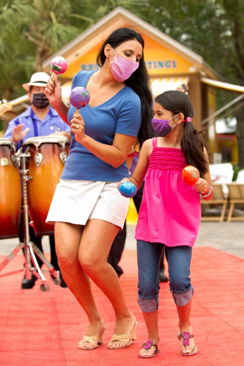 2020_SWT_Fiesta Del Mar_Family Dancing.jpg