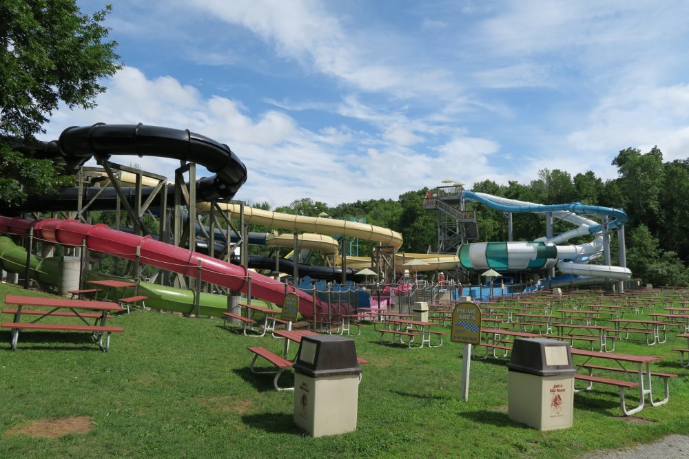 192919016_WaterSlides.thumb.JPG.c25b92bf75ee7b3163c5a8fe450012a4.JPG