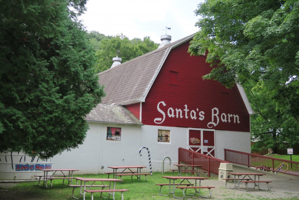 391156949_SantasBarn.thumb.JPG.7ee99657b68f9e0bcbbb8114603dca51.JPG