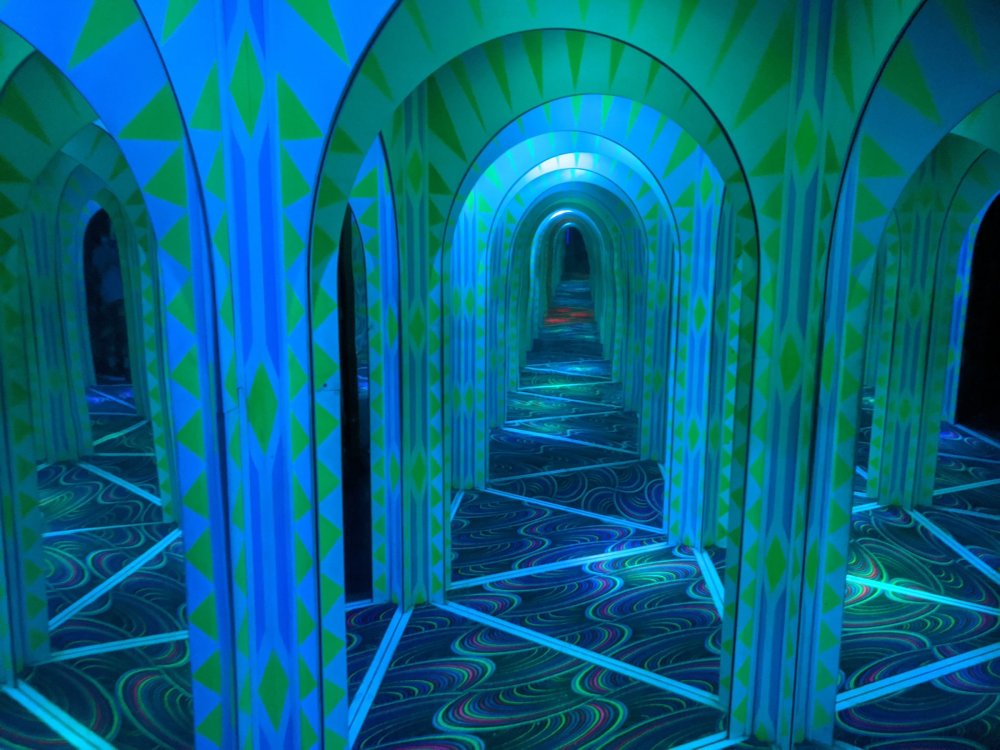 351438620_FunHouseMirrorMaze.thumb.jpg.515a8a8fbd2f196f13619a320060e4c4.jpg
