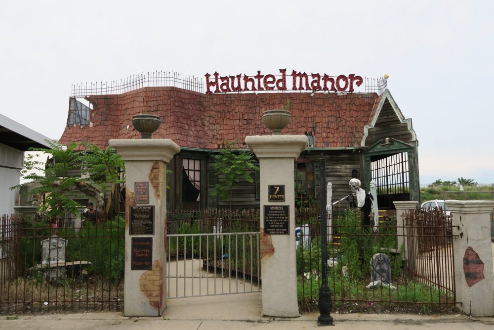 600343705_HauntedManor.thumb.JPG.322bf294d8d0b3b73ee5c7ed69299cb8.JPG