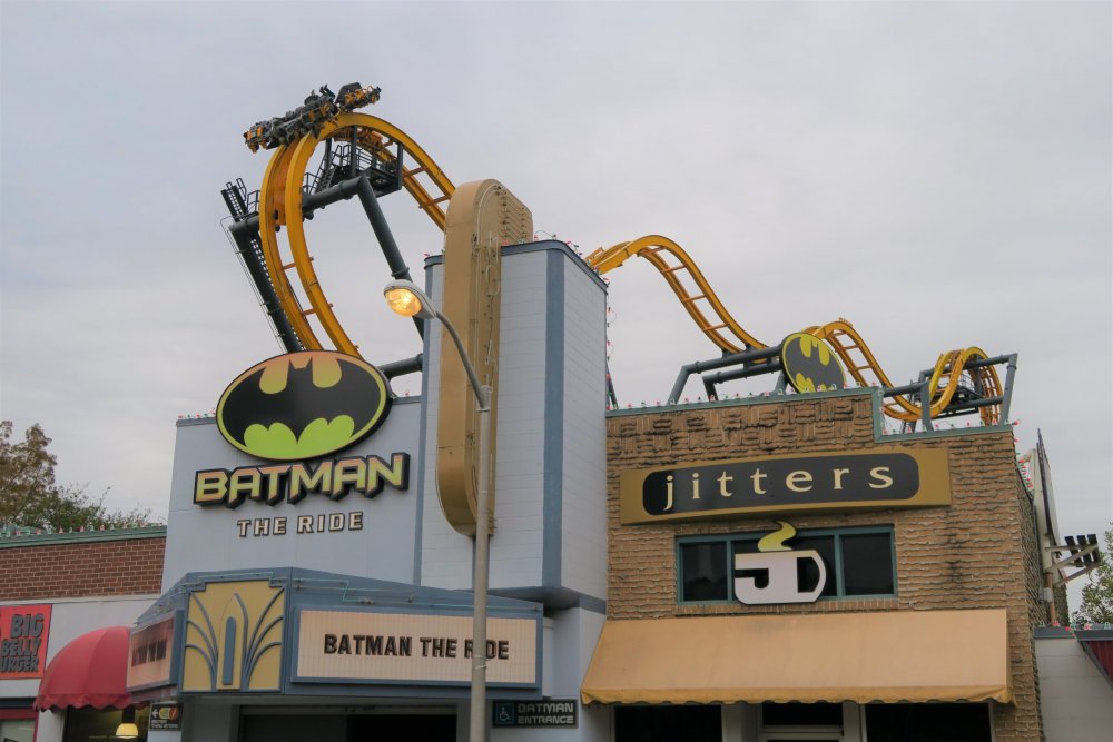 1177049362_BatmanEntrance2.thumb.JPG.c18a2c37a55b475661d291fe6209194e.JPG