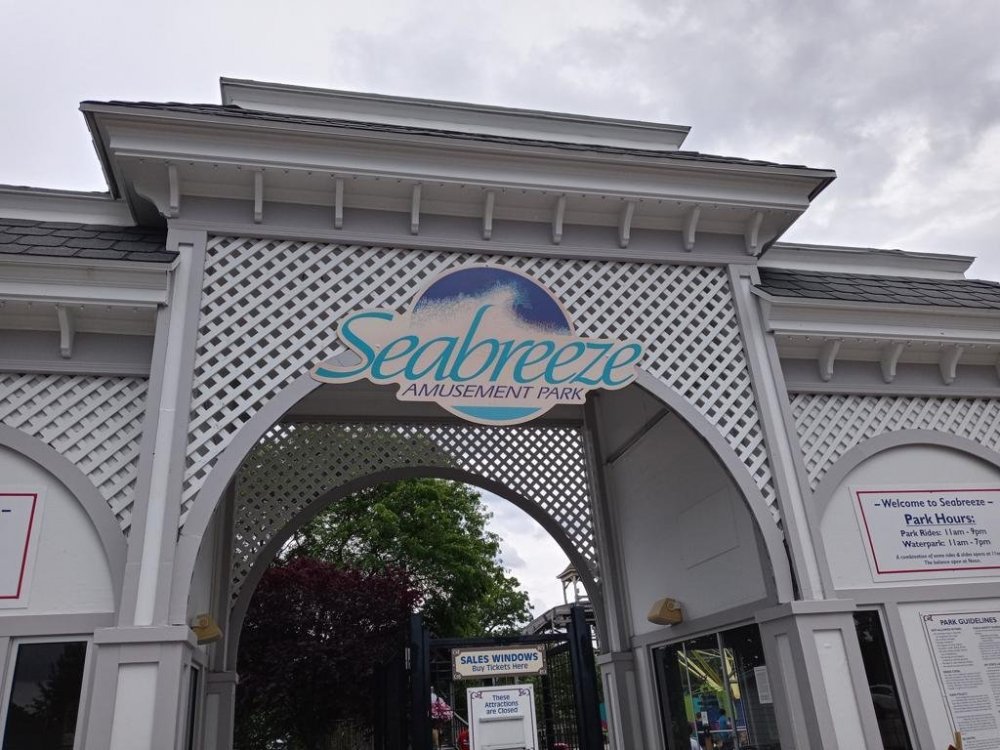 seabreeze sign.jpg