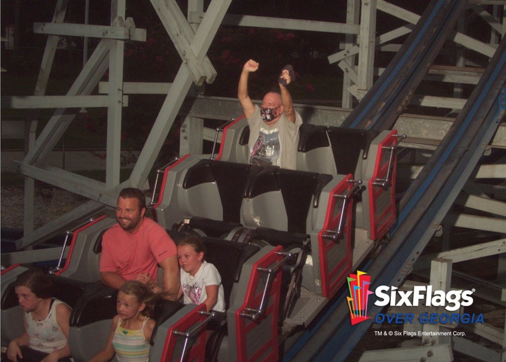 1352971243_SixFlags-id254062498-4.thumb.jpg.18b7ad8a49e6910cd173249178642f49.jpg
