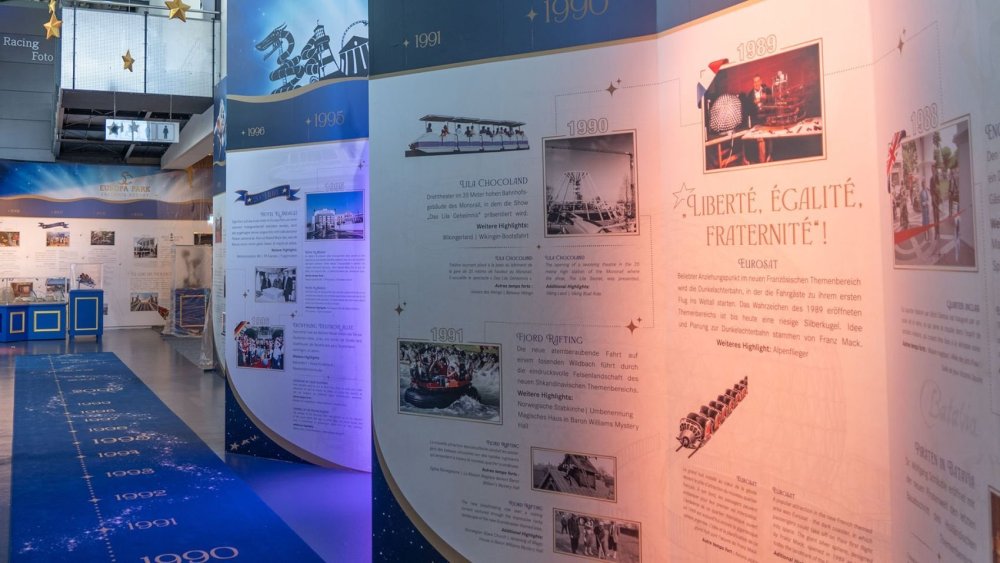 europa-park_preview_center_historie_wand.jpg
