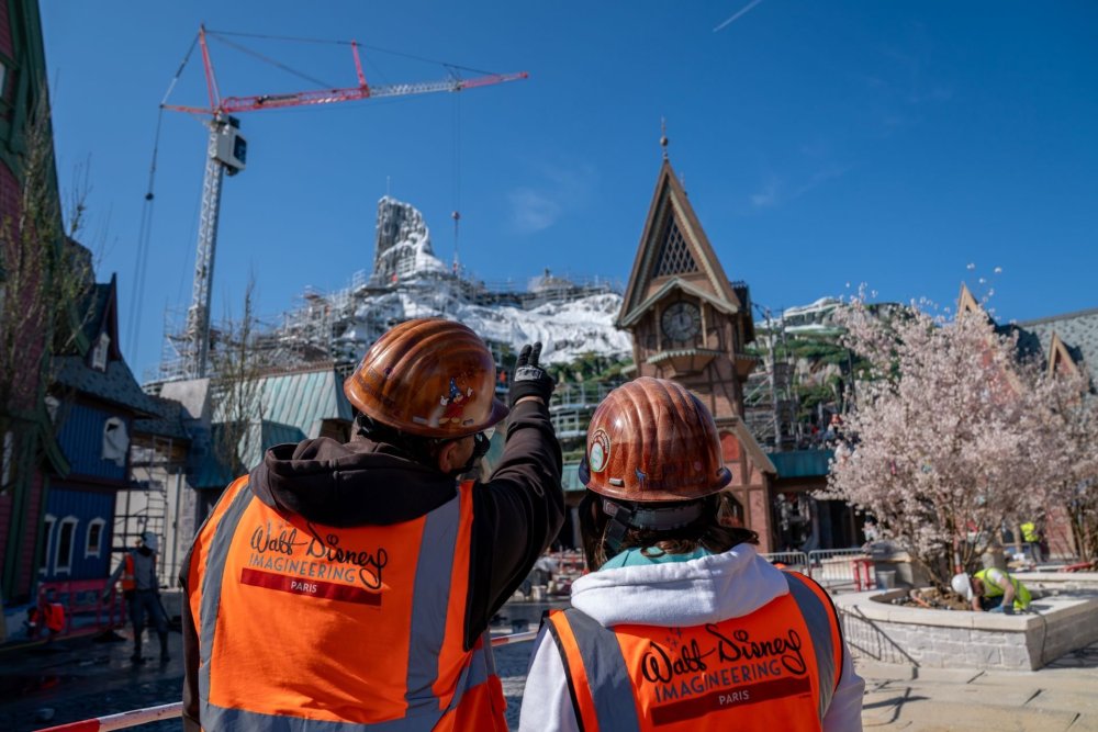 2025-DLP-Releases-Construction-Updates-Disney-Adventure-World-and-More-World-of-Frozen-2.thumb.jpg.3bbb7e0411f772b29bd829a866bb9a37.jpg