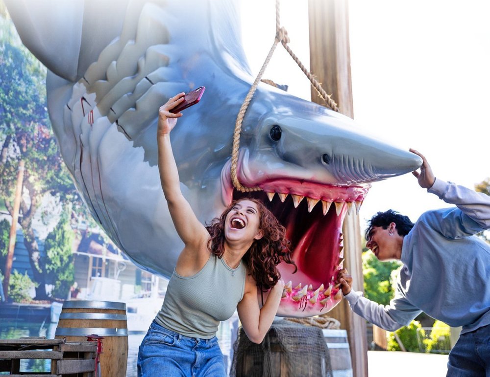 Jaw hanging shark – USH Summer 2025.jpg