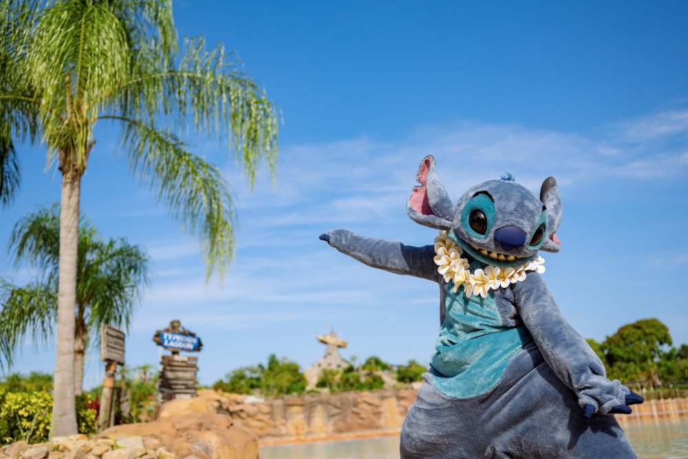 2026-WDW-Cool-Kids-Summer-Stitch.thumb.jpg.6d2b9c17d36cb1ed64e053400fc395b9.jpg