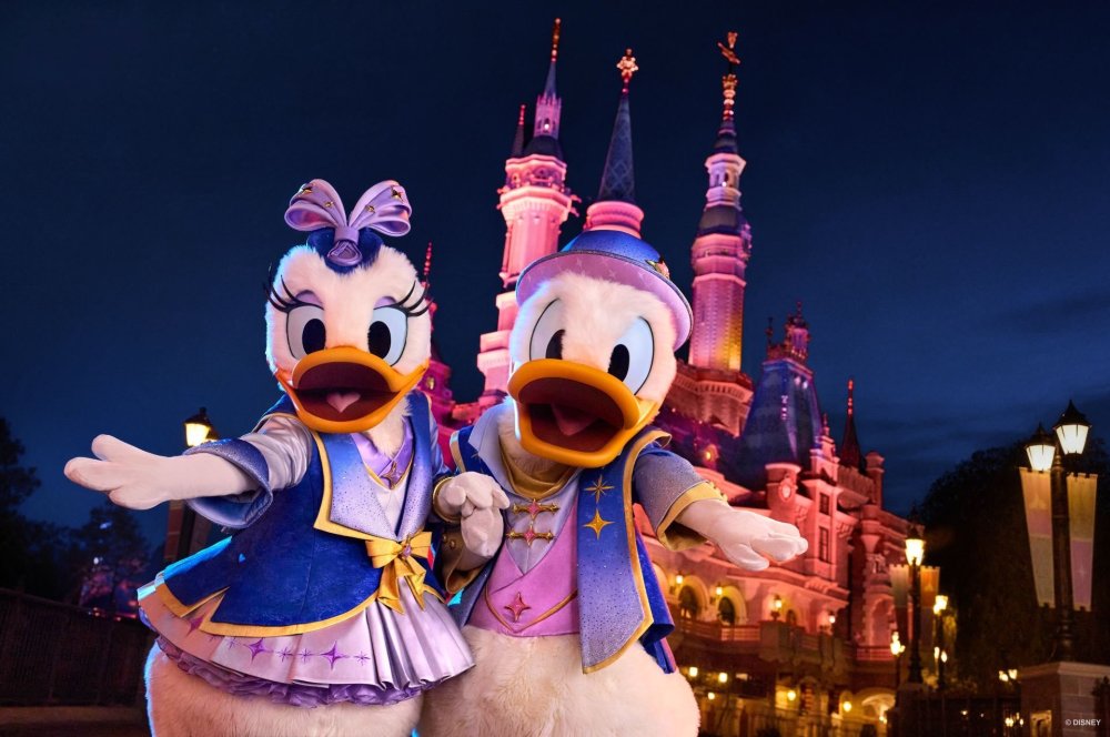 Donald-Duck-and-Daisy-Duck-at-Shanghai-Disney-Resort.thumb.jpg.1857dd862dd2aed498b65139897e02aa.jpg
