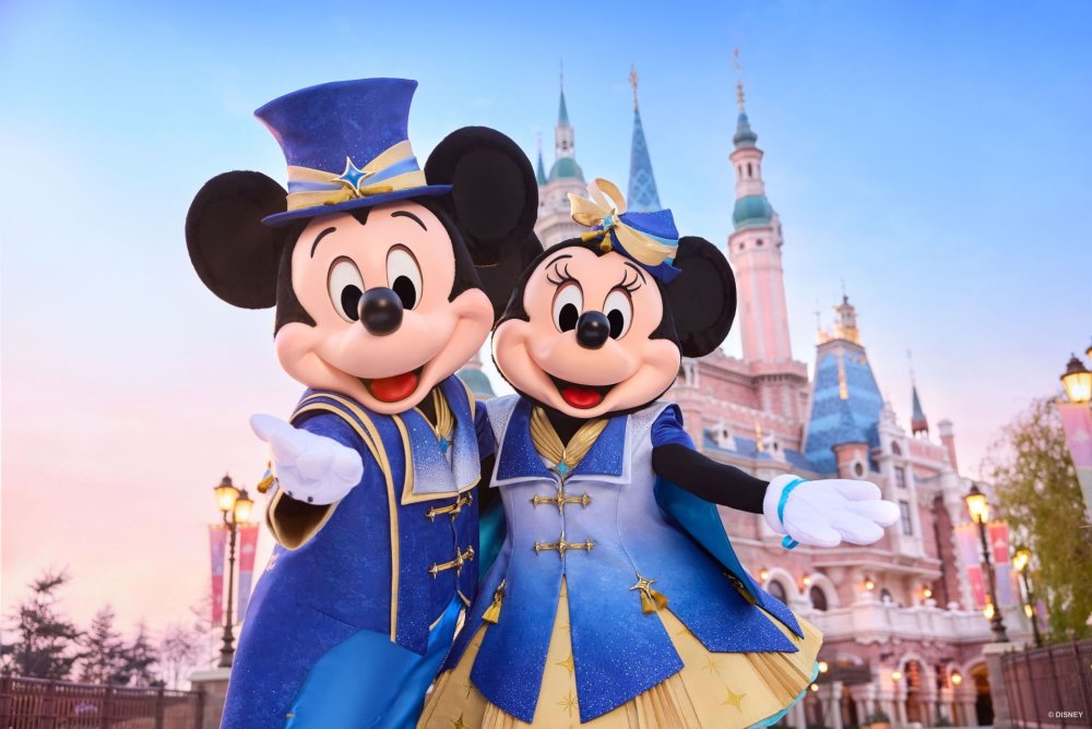 Mickey-Mouse-and-Minnie-Mouse-at-Shanghai-Disney-Resort.thumb.jpg.0d404b971da8598b2b1e14ba60bd6217.jpg