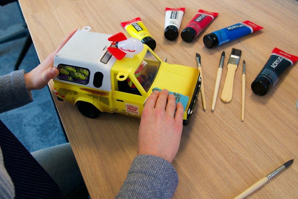 Pizza-Planet-Truck.thumb.jpg.e42d0601bbcca75986a63c3e4b9a2462.jpg