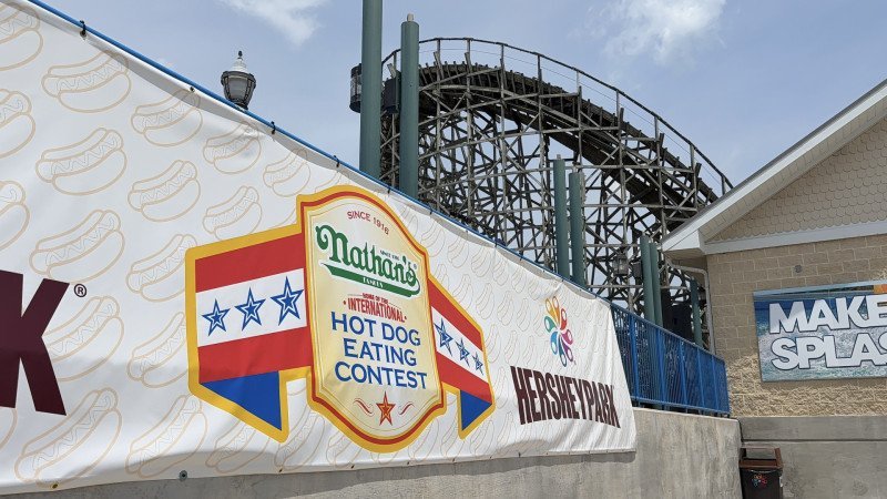 800_25_hp.nathans.hotdogeatingqualifier.jpg.43fc0b9621cc12ad5afdcd92d68a8d0d.jpg