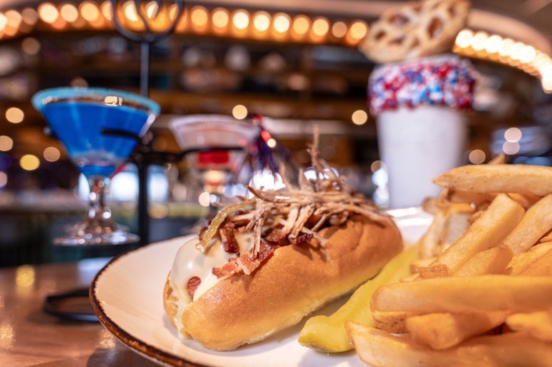 800_26_hp_fb.chocolatier.hotdog.jpg.d79d666b3a77dc8108eafc2229e50c7f.jpg