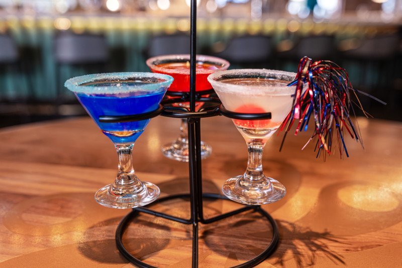 800_26_hp_fb.chocolatier.martiniflight.jpg.04df2ff248bdda93646ef45b7f20df99.jpg
