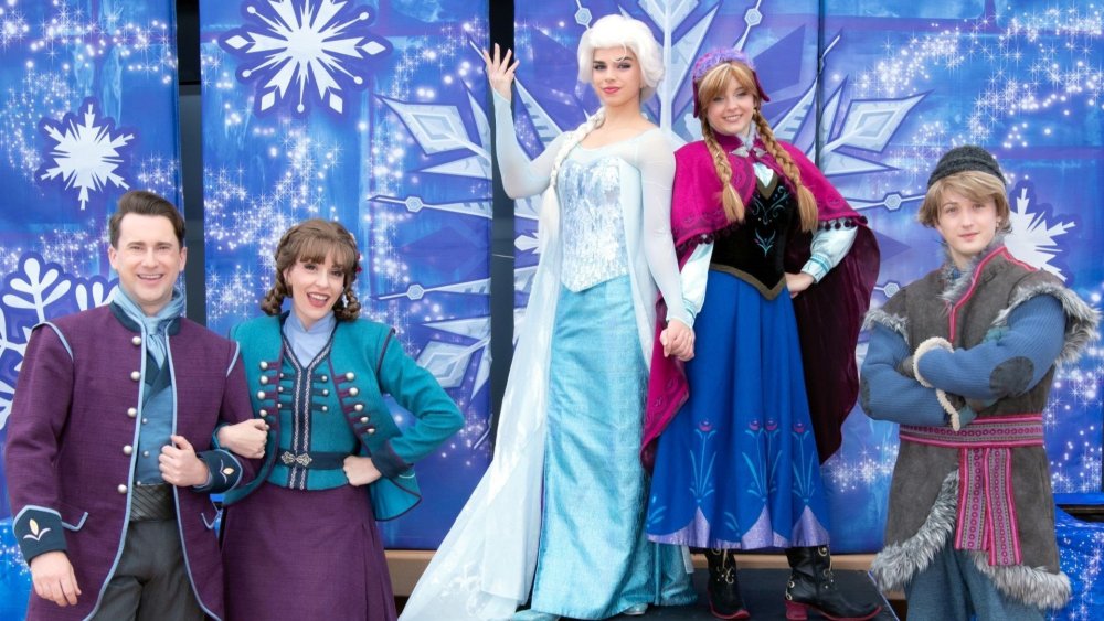 Disney-Cruise-Line-Entertainment.thumb.jpg.c1d00133b95c809e88e9e3e047c383b5.jpg
