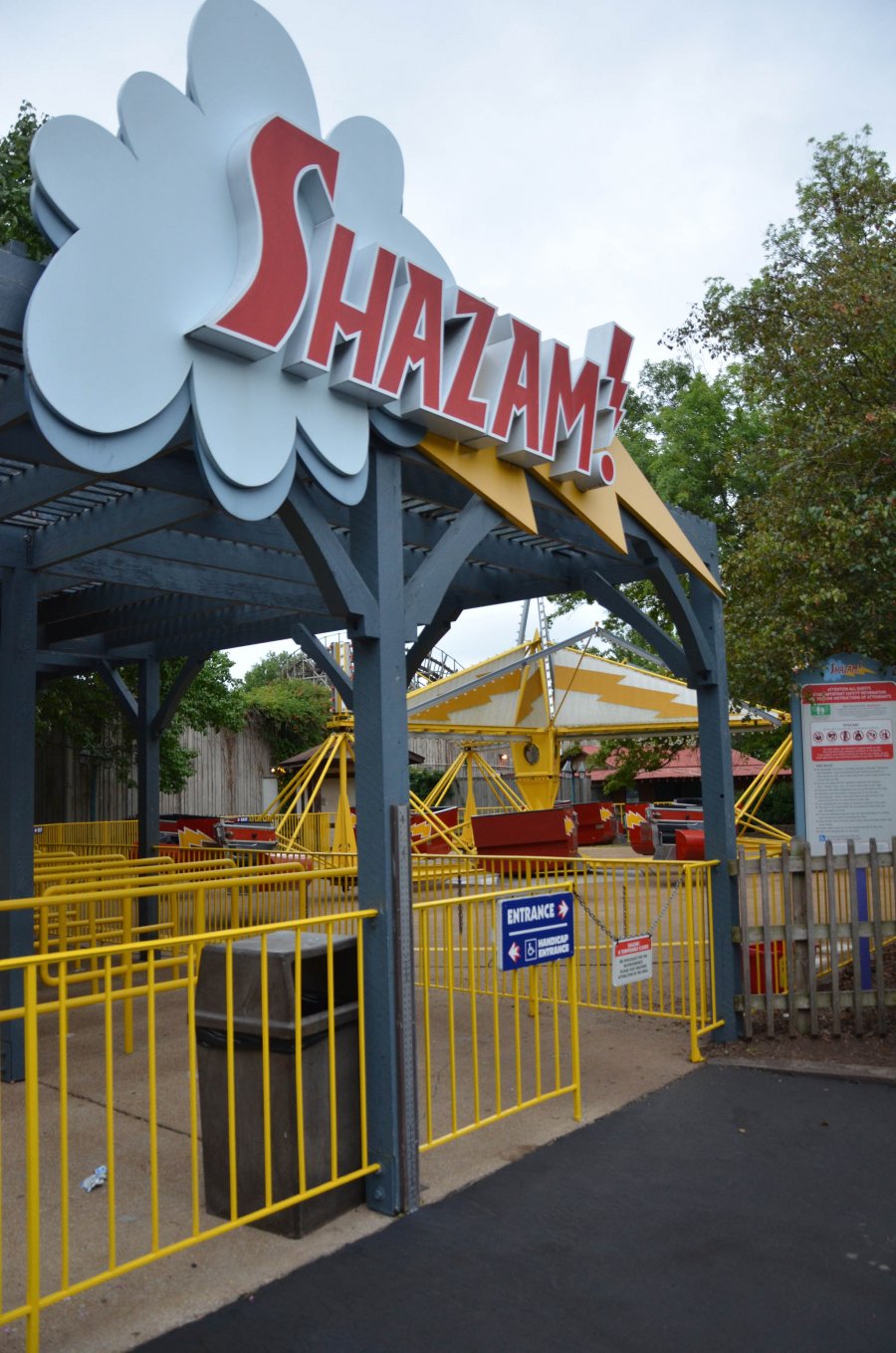 Six Flags St. Louis - Shazam!