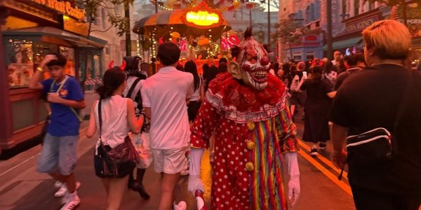 Adam's Singapore Journey: Halloween Horror Nights!